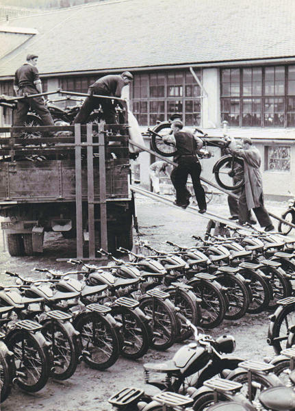 Loading of a truck with Imme motorcycles