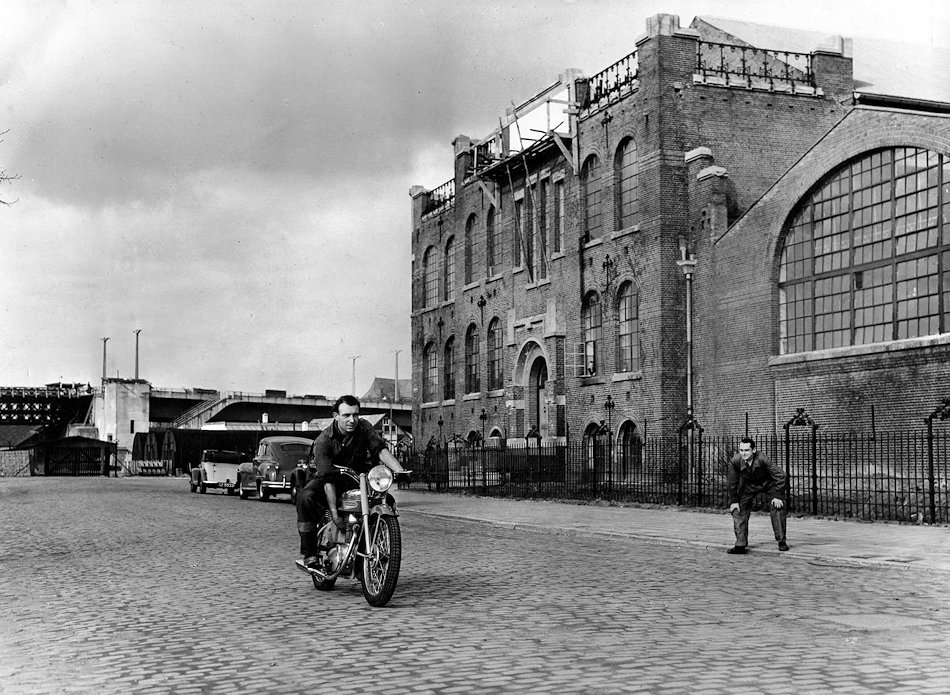 Kaptein Motorenfabriek aan de Nieuwe Kade te Arnhem