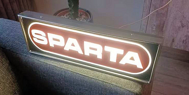 Staande Sparta reclame lichtbak