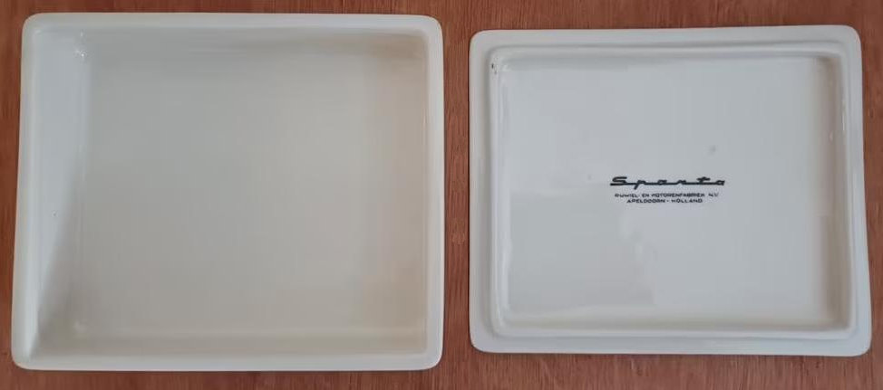 Sigarettendoosje met reclame voor Sparta en brommers