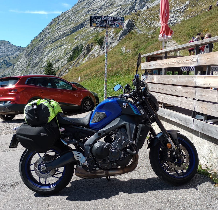 Yamaha MT09 op de Col de la Colombière